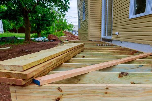Custom Deck Builder Projects That Elevate Outdoor Living